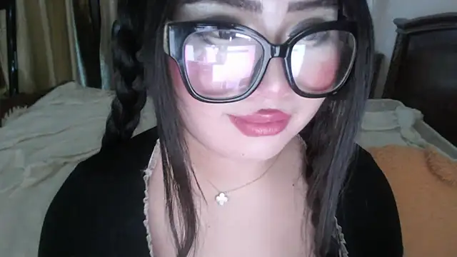 cutie sakura online show from March 1, 2025, 4:44 pm