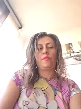 Latiinvenushot online show from February 5, 2026, 1:05 pm