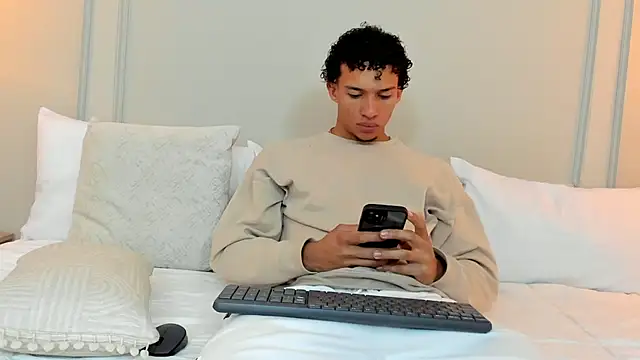 Snapshot of Dominick_star chatting on December 12, 2024, 3:32 am Dominick star online show from December 12, 2024, 3:32 am