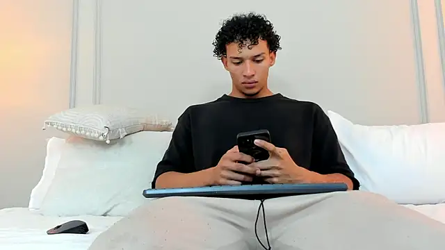 Snapshot of Dominick_star chatting on December 17, 2024, 3:17 am Dominick star online show from December 17, 2024, 3:17 am