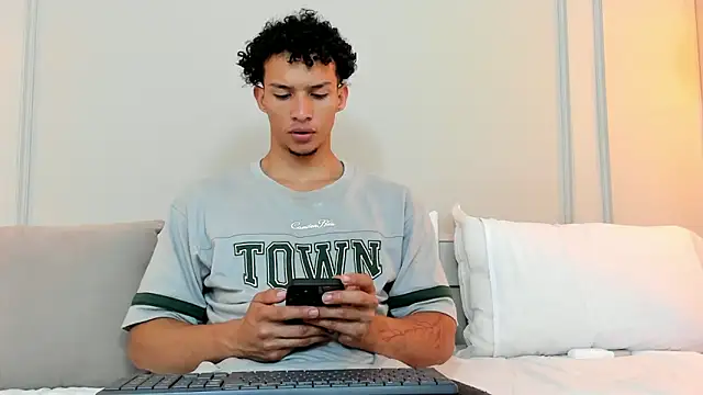 Snapshot of Dominick_star chatting on December 20, 2024, 3:36 am Dominick star online show from December 20, 2024, 3:36 am