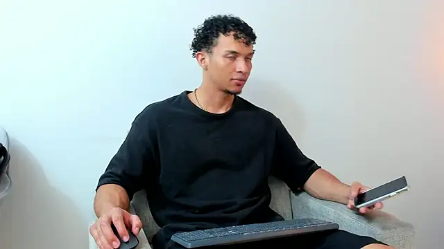 Snapshot of Dominick_star chatting on January 12, 2025, 2:56 am Dominick star online show from January 12, 2025, 2:56 am