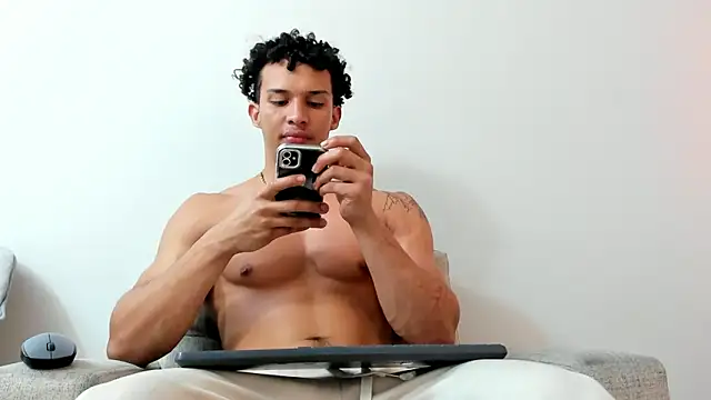 Snapshot of Dominick_star chatting on January 21, 2025, 3:48 am Dominick star online show from January 21, 2025, 3:48 am