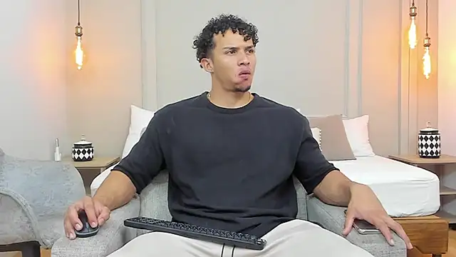 Snapshot of Dominick_star chatting on February 7, 2025, 4:06 am Dominick star online show from February 7, 2025, 4:06 am