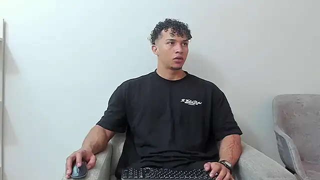 Snapshot of Dominick_star chatting on February 12, 2025, 5:15 am Dominick star online show from February 12, 2025, 5:15 am