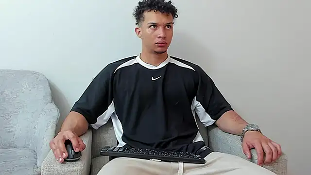 Snapshot of Dominick_star chatting on February 17, 2025, 3:36 am Dominick star online show from February 17, 2025, 3:36 am