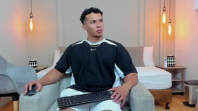 Snapshot of Dominick_star chatting on February 25, 2025, 4:57 am Dominick star online show from February 25, 2025, 4:57 am