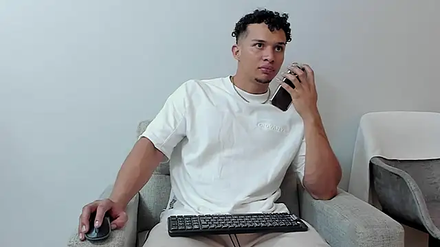 Snapshot of Dominick_star chatting on February 26, 2025, 3:21 am Dominick star online show from February 26, 2025, 3:21 am