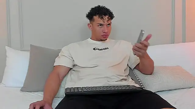 Snapshot of Dominick_star chatting on March 2, 2025, 3:24 am Dominick star online show from March 2, 2025, 3:24 am