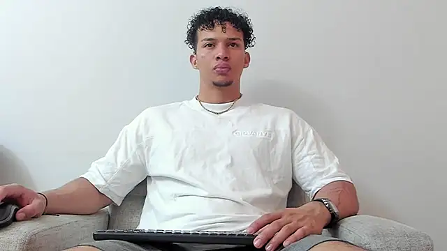 Snapshot of Dominick_star chatting on March 13, 2025, 3:44 am Dominick star online show from March 13, 2025, 3:44 am