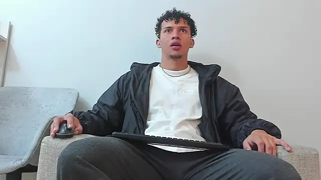 Snapshot of Dominick_star chatting on March 19, 2025, 4:03 am Dominick star online show from March 19, 2025, 4:03 am