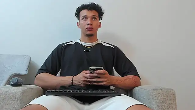 Snapshot of Dominick_star chatting on March 20, 2025, 3:02 am Dominick star online show from March 20, 2025, 3:02 am