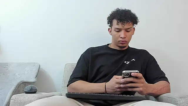 Snapshot of Dominick_star chatting on March 21, 2025, 3:44 am Dominick star online show from March 21, 2025, 3:44 am