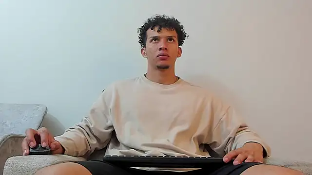 Snapshot of Dominick_star chatting on March 22, 2025, 1:32 am Dominick star online show from March 22, 2025, 1:32 am