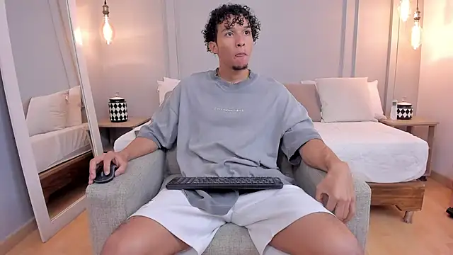 Dominick star online show from October 31, 2025, 4:02 am