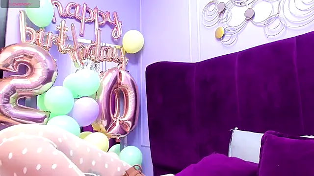 Sofi Fox  online show from September 23, 2025, 1:25 pm