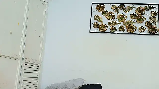 natalia aguirre1 online show from September 14, 2025, 12:15 pm