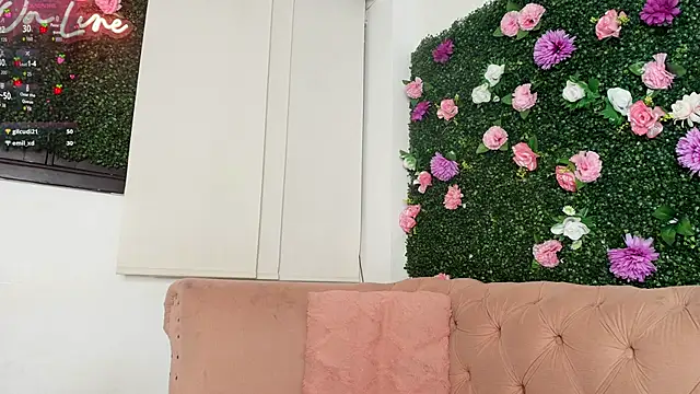 natalia aguirre1 online show from November 9, 2025, 7:56 pm