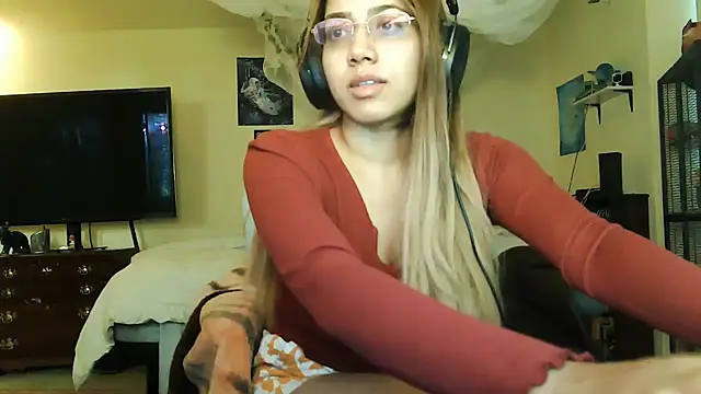 Snapshot of PolinaLoveX chatting on December 27, 2024, 9:43 pm PolinaLoveX online show from December 27, 2024, 9:43 pm