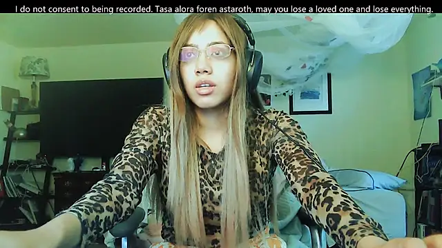 Snapshot of PolinaLoveX chatting on February 25, 2025, 7:36 pm PolinaLoveX online show from February 25, 2025, 7:36 pm