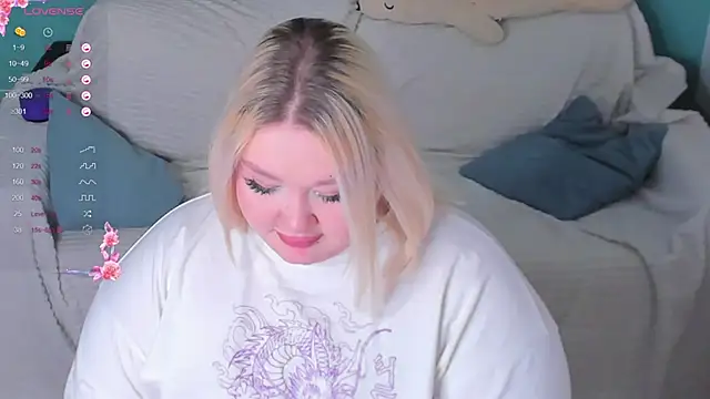 LilyBelll online show from February 5, 2025, 12:06 pm