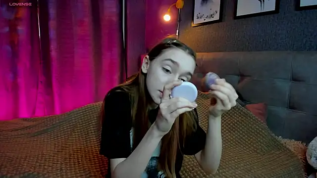 Lesi Moonie01 online show from November 18, 2025, 9:14 am