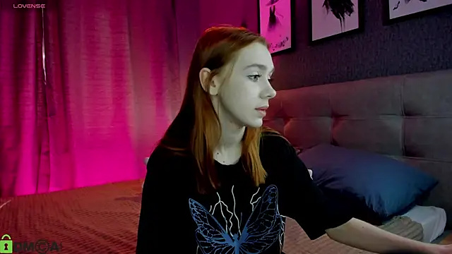 Snapshot of Lesi_Moonie01 chatting on April 21, 2026, 9:26 am Lesi Moonie01 online show from April 21, 2026, 9:26 am