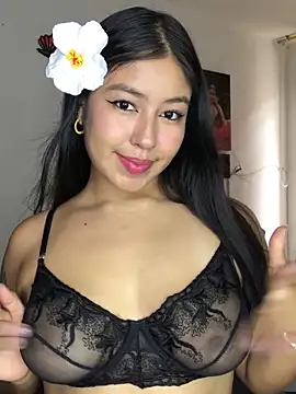 EmmaRossem online show from April 18, 2026, 7:58 pm