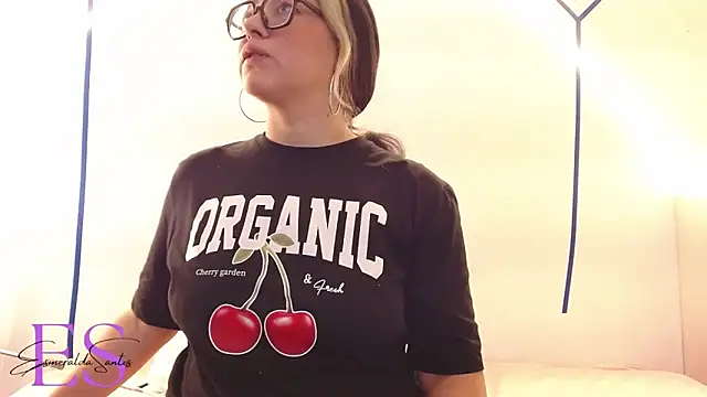 EsmeraldaSantoss online show from February 17, 2025, 1:10 pm