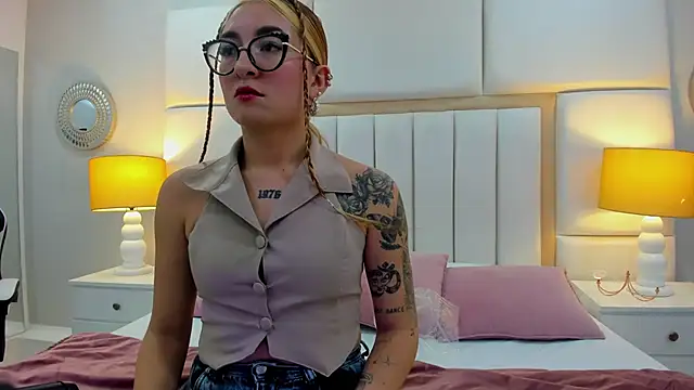 AmbarSantany online show from February 21, 2025, 8:38 pm