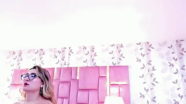 AmbarSantany online show from March 8, 2026, 2:04 am