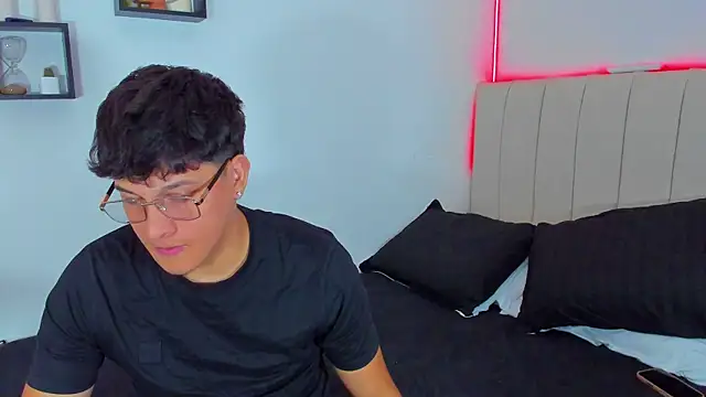 kittyandrick online show from April 8, 2026, 9:53 am