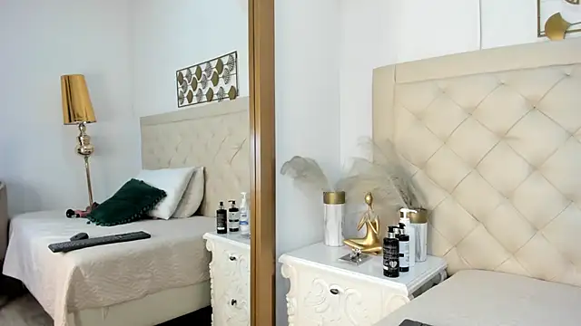  chloe adams online show from February 26, 2025, 11:41 am