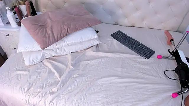  chloe adams online show from February 26, 2025, 2:46 pm