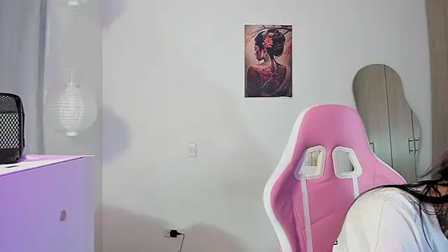 HollyHudsonn online show from March 12, 2025, 4:35 pm