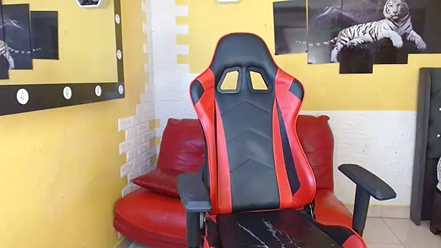 jose sexycumm online show from September 24, 2025, 8:23 pm