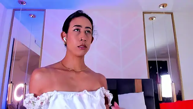 GabyPetit online show from December 17, 2025, 8:04 pm