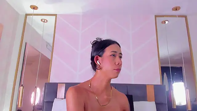 GabyPetit online show from December 18, 2025, 8:15 pm