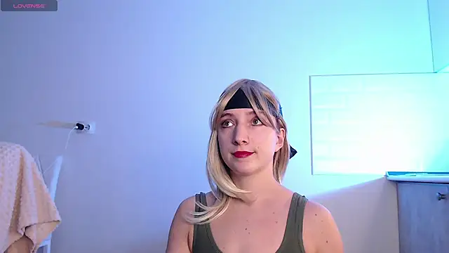 Eva Hailey  online show from January 28, 2025, 5:00 am