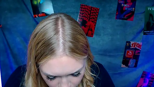 MademoiselleCl online show from November 7, 2025, 1:11 pm