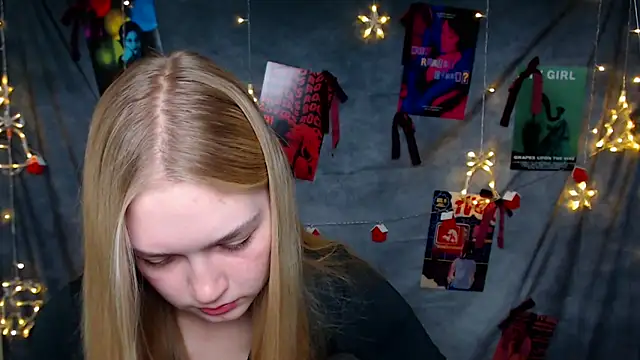 MademoiselleCl online show from December 13, 2025, 8:04 pm