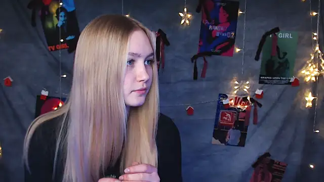 Snapshot of MademoiselleCl chatting on February 2, 2026, 1:21 pm MademoiselleCl online show from February 2, 2026, 1:21 pm