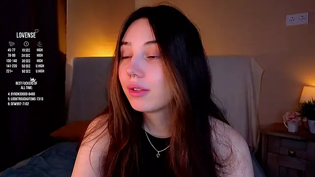 GillianDowdey online show from September 23, 2025, 2:47 am