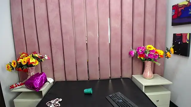 Snapshot of EmilyyEvans_ chatting on December 14, 2024, 1:38 pm EmilyyEvans online show from December 14, 2024, 1:38 pm