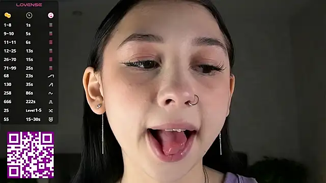 AislyEmbury online show from November 2, 2025, 2:58 am