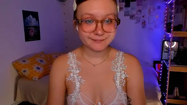 Snapshot of leazy_peazy chatting on December 3, 2025, 6:43 am leazy peazy online show from December 3, 2025, 6:43 am