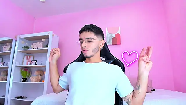 Ian Castillo  online show from February 20, 2025, 11:20 am