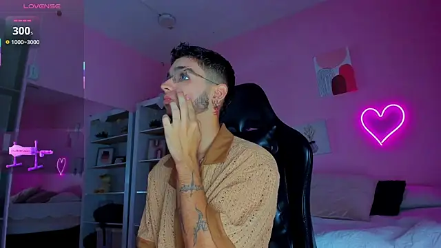 Ian Castillo  online show from March 12, 2025, 11:20 am