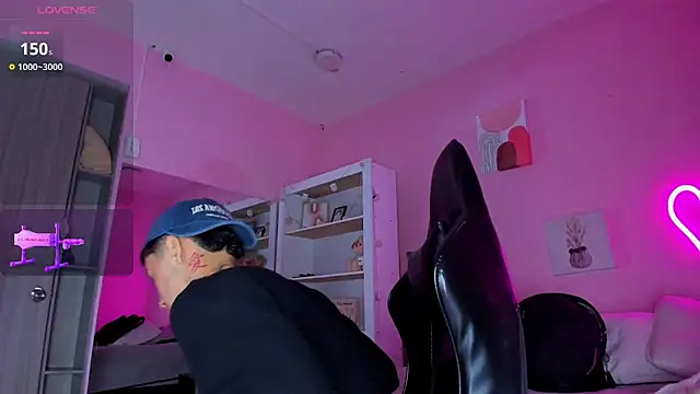 Ian Castillo  online show from September 16, 2025, 11:22 am