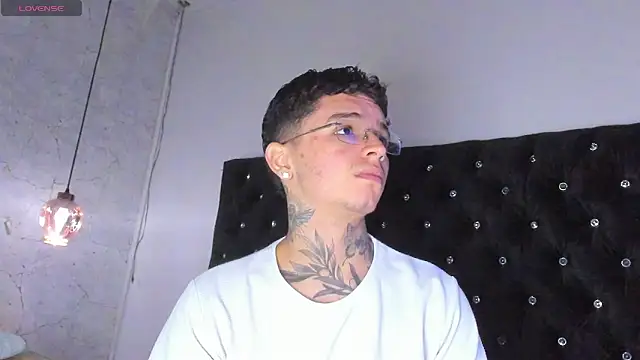 Ian Castillo  online show from October 1, 2025, 11:16 am